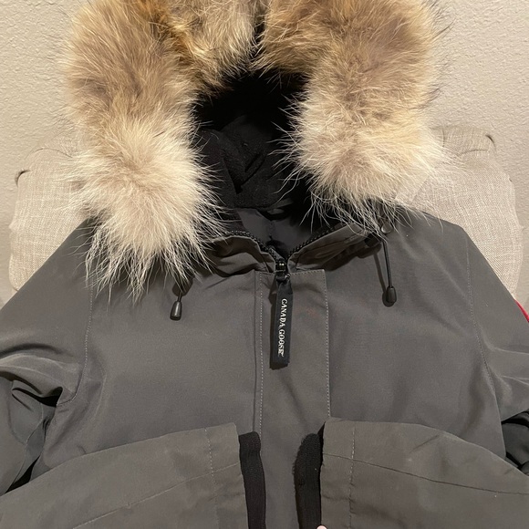 Authentic Canada Goose parka with real fur trim - Picture 3 of 6